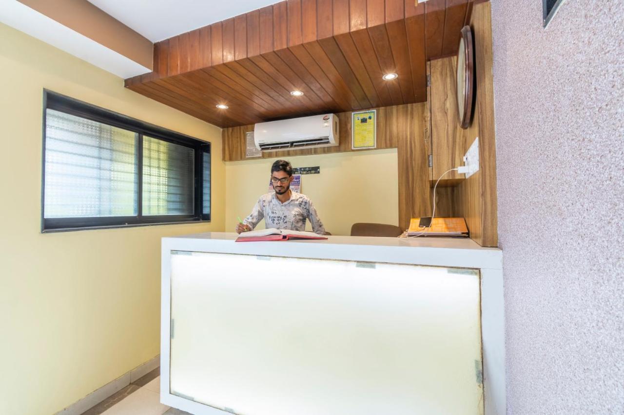 OYO 69377 Hotel Ruby Mumbai  Buitenkant foto